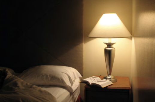 Dormir avec la lampe allumée, c’est mauvais!